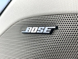 【BOSEサウンドシステム】メーカーオプションの高品位サウンドシステムを搭載。専用のチューニングが施された大小様々なスピーカーから良質なサウンドが奏でられ、臨場感あふれる音響空間を演出します。