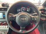 【純正革巻きステアリング】上質な革を使用することで、手にしっかり馴染みとても運転しやすいハンドルです♪