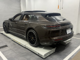 オプション:「PORSCHE」ロゴ ブラック ペイント仕上げ(ハイグロス)、トラフィックジャム アシスト、14wayパワーシート、メモリーパッケージ