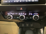 オートエアコンで、毎日のドライブを快適に。温度、風量を自動で調整し、理想的な車内環境を提供します。
