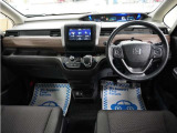 運転にかかわる様々な操作を安全に行えるように視点移動が少なく、操作性に配慮されたスイッチ類が凝縮されたコクピットです。