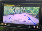 【バックカメラ】駐車時に後方がリアルタイム映像で確認できます。大型商業施設や立体駐車場での駐車時や、夜間のバック時に大活躍!運転スキルに関わらず、今や必須となった装備のひとつです!