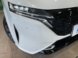 【LEDヘッドライト】悪天候や夜間走行時も良好な視界を確保し安心して運転できる高輝度LEDヘッドライトを装備!点灯速度が早く、消費電力も抑えられています。