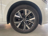 215/55R17モビリティータイヤにHighLine専用アルミホイールを装備。