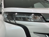 LEDヘッドライトは、点灯の瞬間から最大光量を発揮し、突然暗くなるトンネルなどでの安定感を高めます。