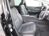 包み込むようなホールド感のあるシートでお車の操作性だけでなく、運転中の疲れも軽減!長時間の運転やお体をしっかりサポートします!