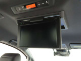 トヨタ純正12.1型後席ディスプレイを装備しております。