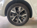 215/55R17モビリティータイヤにHighLine専用アルミホイールを装備。