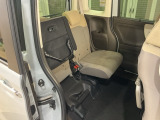 後席をはね上げれば、「もうひとつの荷室」が生まれます。