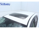 サンルーフ付き車両です! 車内が明るくなり解放感がアップします!更に、車内の換気にも役立ちますよ!