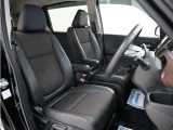 運転席のスペースはゆったりしていて、視界も広く確保されているので普段の運転からロングドライブまで快適です。
