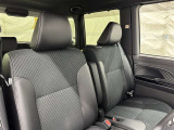 高いホールド性で運転姿勢が安定します。長距離ドライブでも疲れにくいのが魅力です。