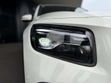 LEDヘッドライト+ダイナミックライトシステムを装備。夜間の視認性にも配慮されています。