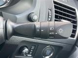 【オートライト(AUTO)】外の明るさをシステムが感知して、自動でヘッドライトが点灯します。ヘッドライトをつけ忘れを防ぐ便利機能です。