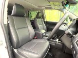 運転席シート廻りは使用感も少なく、良好な状態となっています。前オーナー様が丁寧に使っていたことがよくわかりますね。