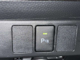 コーナーセンサーを車の前後に装備。障害物までの距離に応じて警告音を変えてお知らせ。縦列駐車時や駐車場・車庫などでの取り回しをサポートします。詳細は販売店スタッフまでおたずねください。