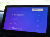 CD・DVD(再生機能)・ブルートゥース等を使用することができます。