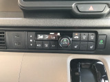 オートエアコン装着車で車内はいつも快適です!