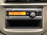 純正CDチューナーにはAUX入力端子がついてますので外部入力から音楽などを楽しめます。その下には1DIN分の小物入れがついています。CDケースなどを入れるのに便利です。