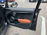 MINIは見切りの良い車です。右左折時や駐車に不安を感じている方も安心して運転することができます!