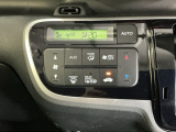 オートエアコンで、毎日のドライブを快適に。温度、風量を自動で調整し、理想的な車内環境を提供します。プラズマクラスター技術搭載の、フルオートエアコン。空気の浄化や脱臭に効果があります。