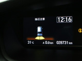 【パーキングセンサー】センサーが周辺の障害物を検知。音とディスプレー表示で障害物との距離をお知らせし、ドライバーに注意を促します。バックでの駐車時や狭い駐車場での出庫時などに役立ちます。
