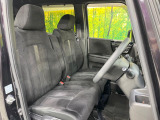 運転席シート廻りは使用感も少なく、良好な状態となっています。前オーナー様が丁寧に使っていたことがよくわかりますね。