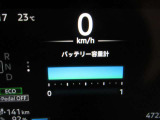 メーターも電気自動車専用。必要な情報をひと目で確認 バッテリの容量がありまだまだ安心して乗れます