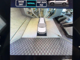 【マルチテレインモニター】車のフロントやサイドのカメラ画像を同時にモニター表示することで、悪路や狭い道を走行時でも周囲の状況確認ができ安心!本格SUVにうれしい装備です♪