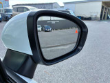 斜め後ろからの車両接近をお知らせします。車線変更も安心