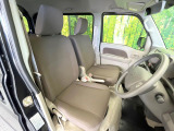 運転席シート廻りは使用感も少なく、良好な状態となっています。前オーナー様が丁寧に使っていたことがよくわかりますね。