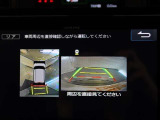 パノラミックビューモニター付きです。車両を上から見たような映像をモニター画面に表示。運転席からの目視では見にくい、車両周辺の状況をリアルタイムでしっかり確認できます。