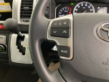 運転中、オーディオの操作をしてて、ハッとしたことはありませんか?ステアリングスイッチは、運転中でもハンドルでオーディオの操作が可能です。安全なドライブをサポートします。
