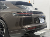 オプション:ポルシェ クレスト エンボス ヘッドレスト、レーンチェンジアシスト、ティンテッドLED テールライト、BOSEサラウンドサウンドシステム