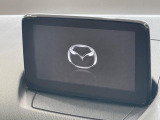 【マツダコネクトナビ】車内の雰囲気にマッチした一体型タイプのナビ。各種車輌設定やBluetooth再生等、様々な機能が楽しめます。直感的なダイヤル操作が可能で、使い勝手も良好です。