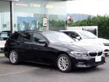 BMW在庫保有台数常時100台以上!ご来店の際はBMW本店(厚木市下荻野140-1)にご来店ください!弊社自慢の全天候型ショールーム!BMW在庫保有台数常時100台以上ございます!