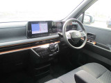 スッキリした運転席周り操作もしやすく各装置のコントロールができます。