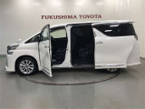 【まるごとクリーニング】シートを取り外し、車内を徹底洗浄。隅々まで丁寧に仕上げています。
