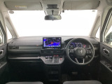 【前方視界】開放的な前方視界!運転がしやすく疲れにくいです♪窓が大きく、見通しがとっても良いおクルマですよ♪