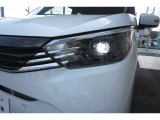 明るいLEDヘッドライト採用で夜の運転も安心です。