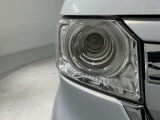 LEDヘッドライトは、点灯の瞬間から最大光量を発揮し、突然暗くなるトンネルなどでの安定感を高めます。