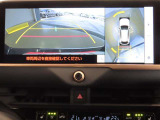 車両を上から見たような映像を映し出すパノラミックビューモニター付きです。