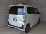 オプションになりますが、ボディーコーティングもご用意しております。新車の輝きに近づき、洗車などのお手入れも楽になりますよ。