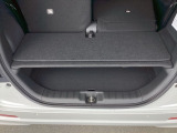 アイデア次第でいろいろな使い方ができる広くて使い勝手のいい荷室。