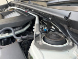 【STI製タワーバー】お車の剛性を高めるタワーバーを装備。よりスムーズなコーナリング走行が可能となり、走りも楽しめます。