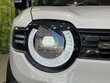 【LEDヘッドライト】悪天候や夜間走行時も良好な視界を確保し安心して運転できる高輝度LEDヘッドライトを装備!点灯速度が早く、消費電力も抑えられています。