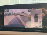 ●サラウンドビューカメラ『車両の4つのカメラから得た映像を合成し、上空から眺めているような映像をモニターに映し出します。車両周辺の歩行者や障害物などの発見に役立ちます。』
