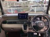 フロントガラスが大きく、ワイドな視界で運転もしやすくなるように、設計されています。