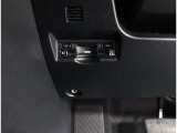 窓を開けずに料金所を通過できる今やもう必需品のETC!インパネにスッキリ装着したビルトインタイプです♪ETCカードの入れ忘れ・抜き忘れを音声やアラームで教えてくれるので、入れ忘れ・抜き忘れを防げます♪
