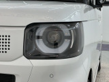LEDヘッドライトは、点灯の瞬間から最大光量を発揮し、突然暗くなるトンネルなどでの安定感を高めます。